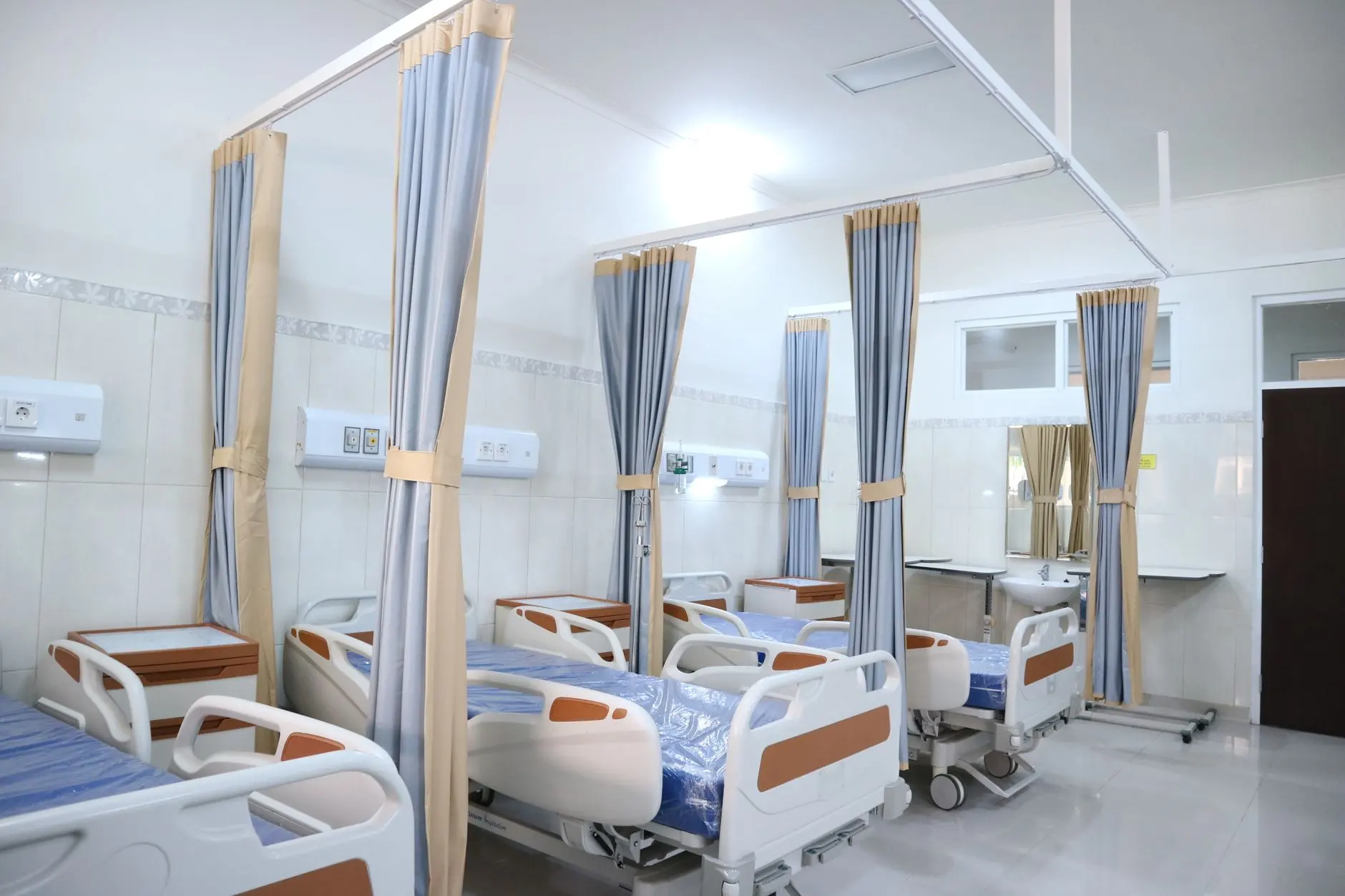 植发医师培训课程体系设计与临床实操教学要点解析